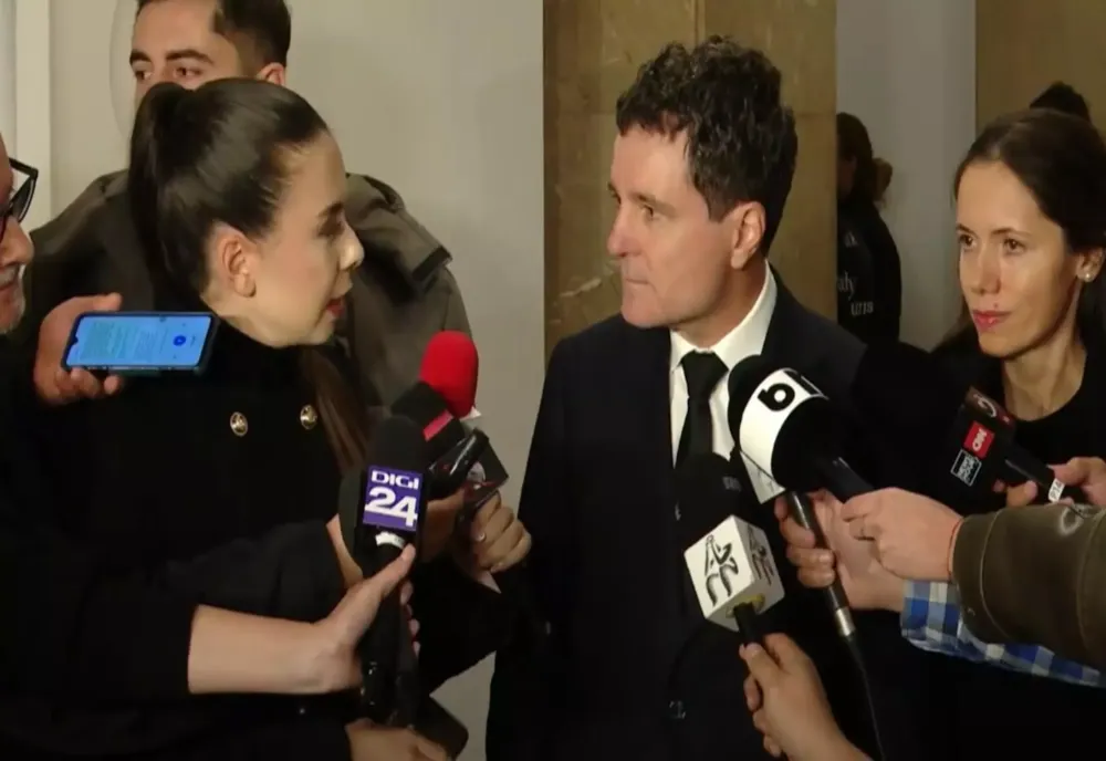 NICUȘOR DAN FUGE DE ÎNTREBĂRILE JURNALIȘTILOR REALITATEA PLUS. REFUZĂ SĂ RĂSPUNDĂ DE CE SE IMPLICĂ DIRECT ÎN DOSARELE DIN JUSTIȚIE - VIDEO 