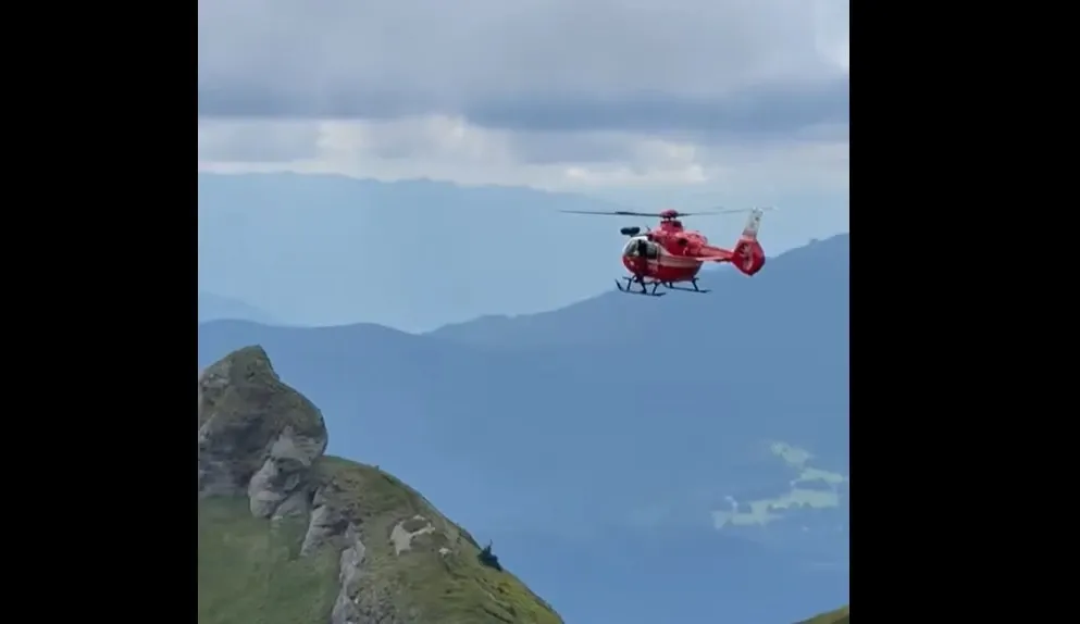 O turistă de 55 de ani a fost salvată cu elicopterul din Masivul Ciucaș, după ce i s-a făcut rău pe munte VIDEO