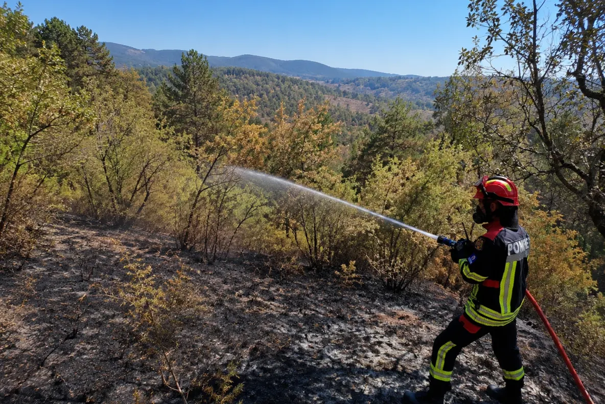 Pompierii români, în prima linie a incendiilor din Franța FOTO&VIDEO
