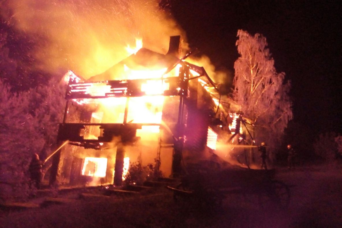 Locuință distrusă de flăcări la Balta Doamnei în Prahova