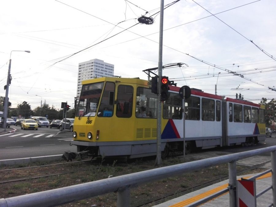 O ploieșteancă a ajuns la spital după ce i s-a făcut rău şi a căzut din tramvai