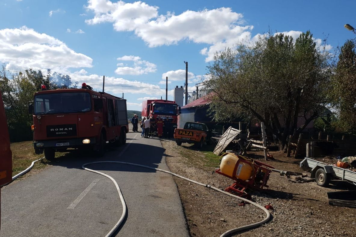 VIDEO Incendiu la Păulești! Ard baloți de paie!