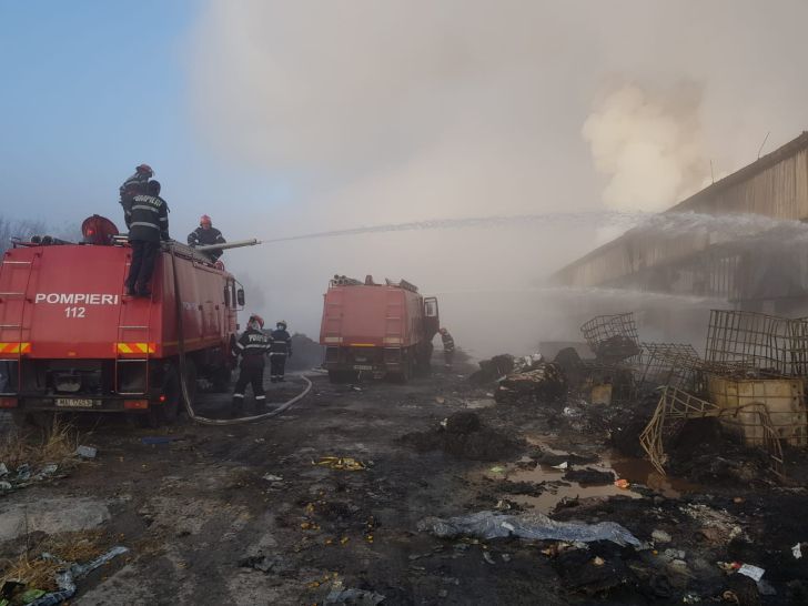 Incendiu la groapa de gunoi de la Băicoi