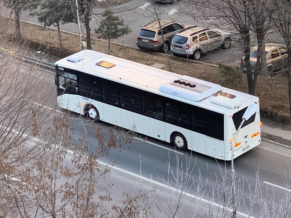 Defecţiuni tehnice la încă un autobuz nou cumpărat de Primăria Ploiești! N-a mai putut să urce podul de la Gara de Sud! VIDEO