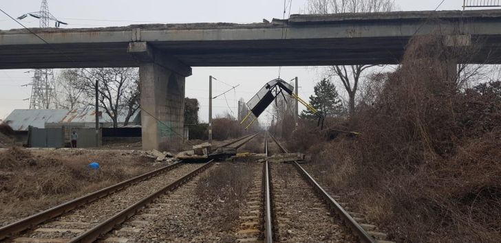 Vor avea loc lucrări la pasarela de la Centura de Est a Ploieștiului. Traficul rutier va fi deviat pe rute ocolitoare