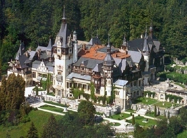 Primăria Sinaia dă înapoi bani turiștilor care au plătit de două ori taxa specială de promovare a stațiunii!