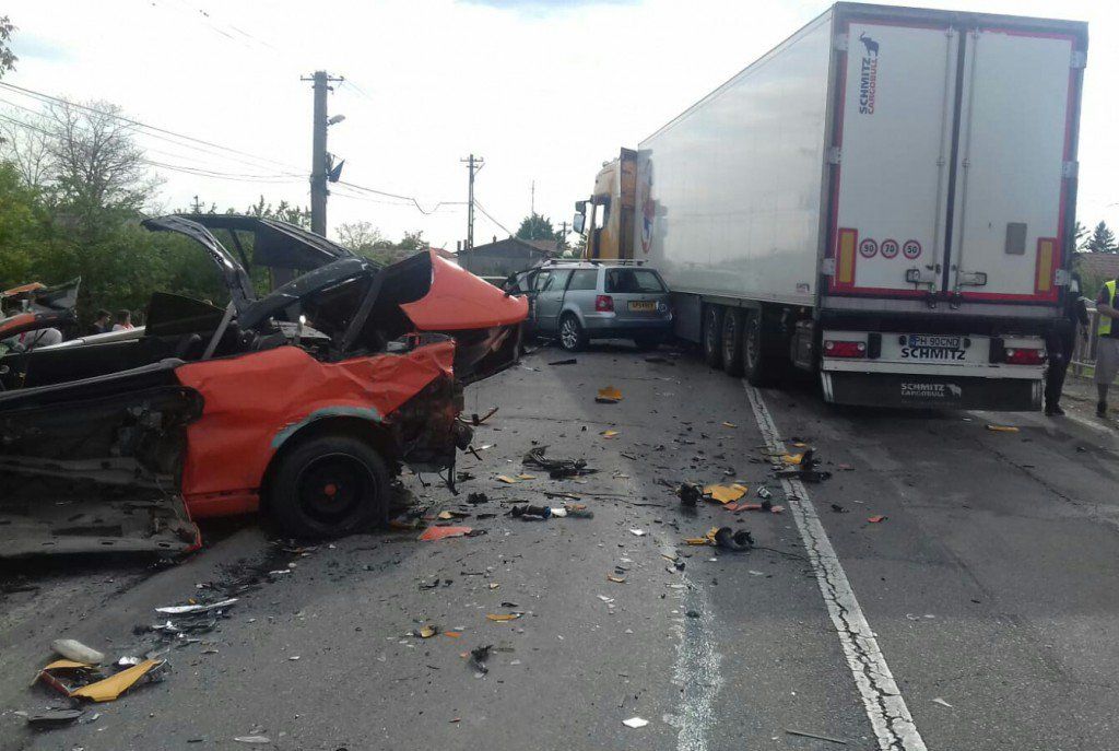 FOTO-Accident grav pe DN 1B, la Loloiasca. Două persoane încarcerate