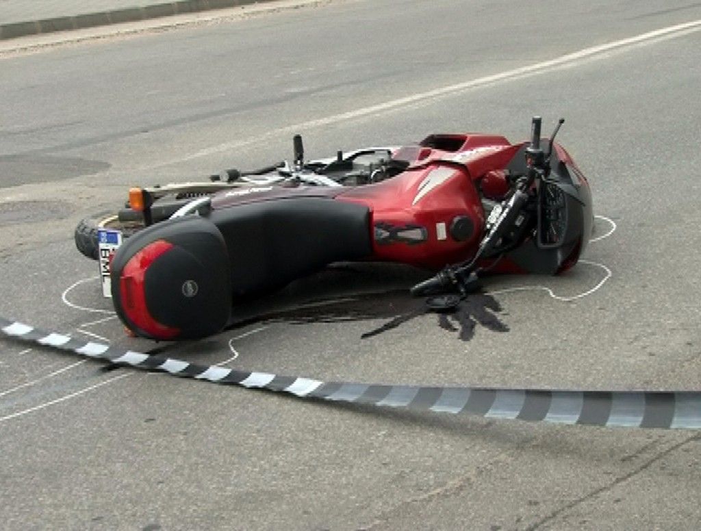 Motociclistă în vârstă de 27 de ani, moartă într-un accident la ieşirea de pe A3, spre Ploieşti