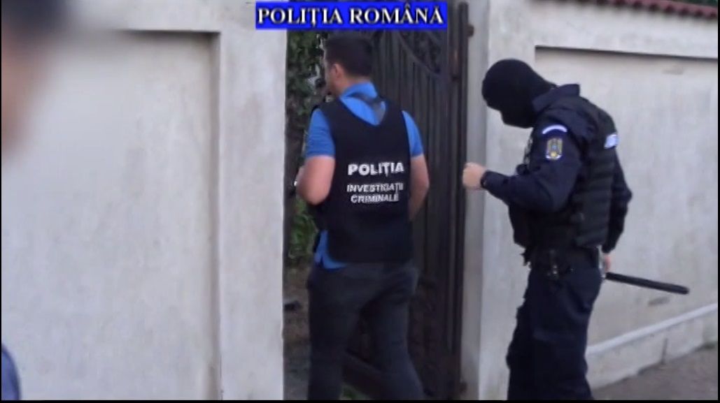 Percheziții în Câmpina la persoane bănuite de săvârșirea infracțiunii de furt calificat