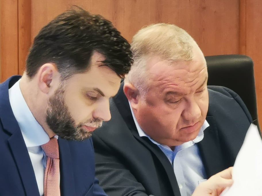 Scandal în CL Ploiești pe tema bugetului! Nu sunt bani pentru salubritate