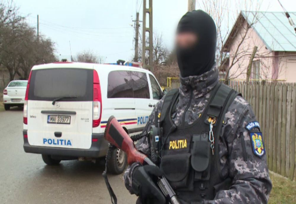 Percheziții în Prahova. Bărbat acuzat de pornografie infantilă și șantaj