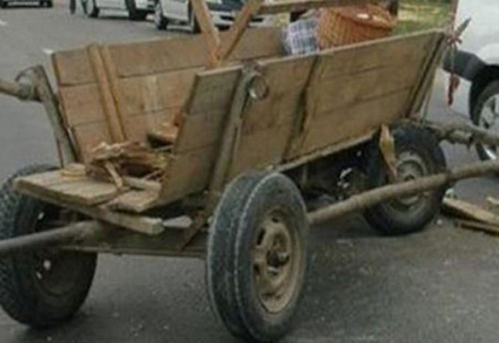 Căruță nesupravegheată lovită de o mașină la Ploiești