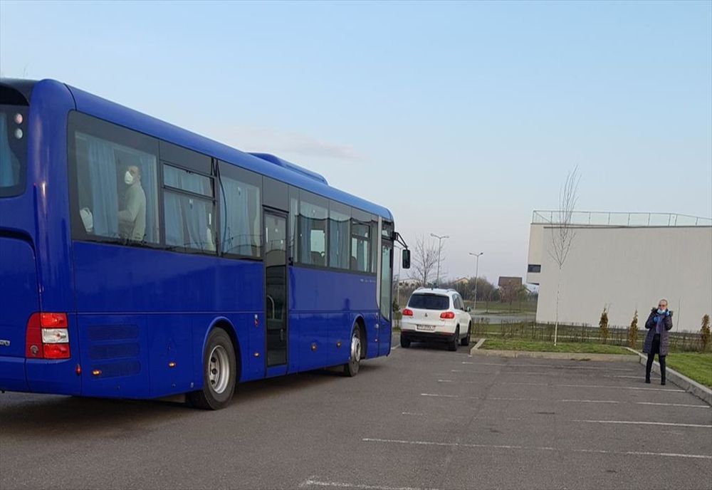 Autocar în flăcări pe DN1, la Azuga! Trafic blocat!