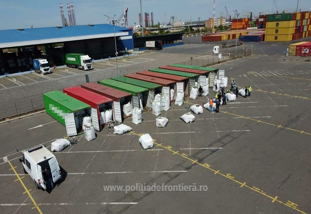 FOTO VIDEO Zece containere încărcate cu deșeuri, depistate în Portul Constanţa 