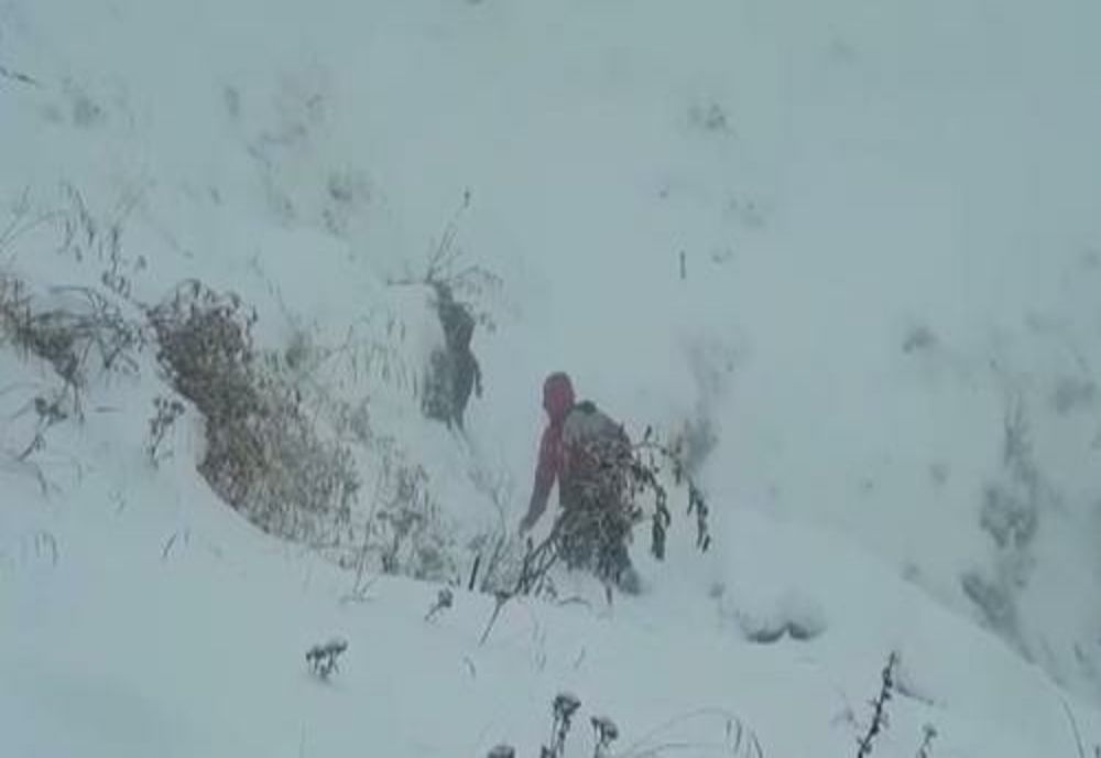 Bărbat rătăcit în Bucegi, găsit de salvamontişti