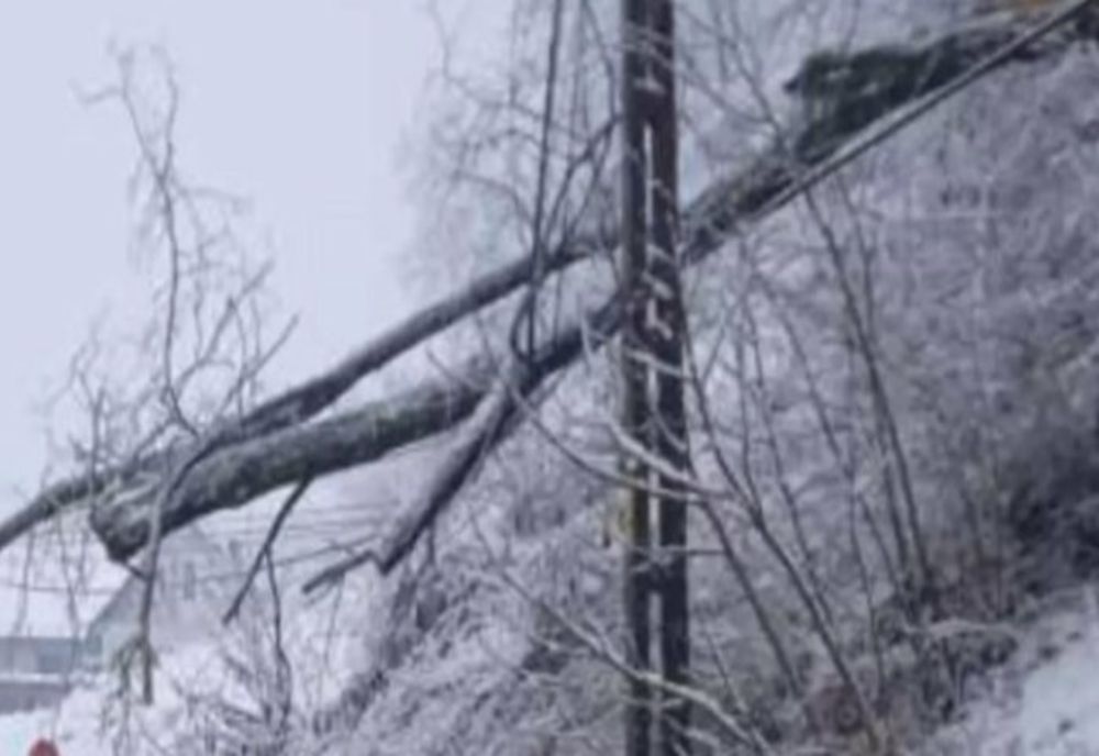 Avarii la rețeaua de electricitate, în nordul județului Prahova