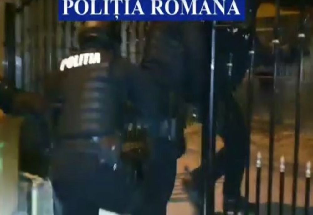 Prahova. Cinci interlopi reținuți de polițiști în urma unui scandal au fost plasați sub control judiciar