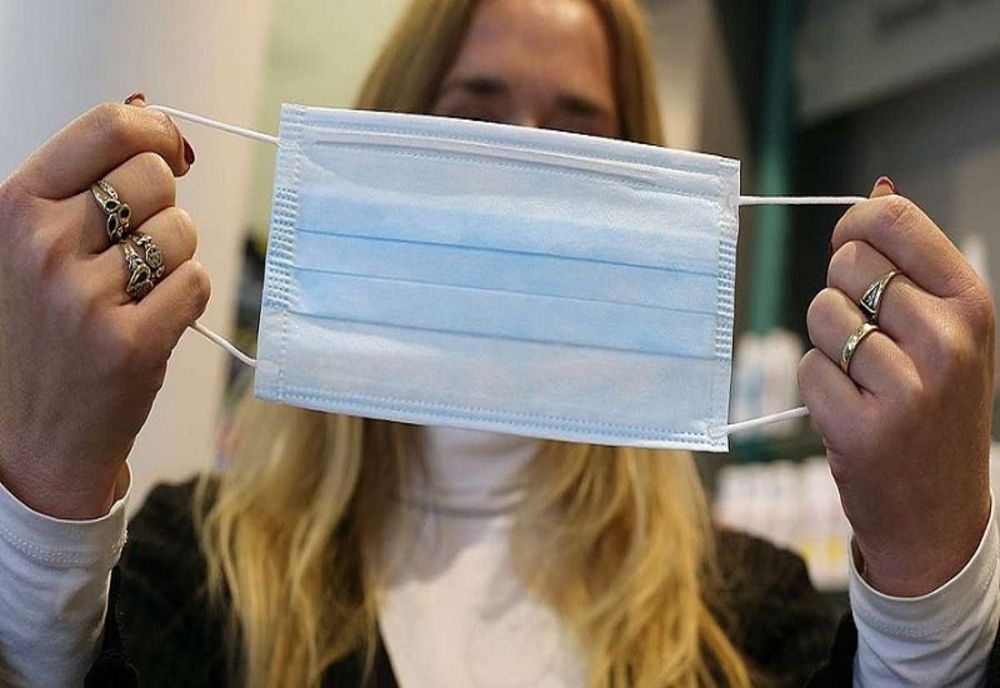 Masca de protecție, din nou obligatorie! Ministrul Sănătății a anunțat locurile în care trebuie să o purtăm