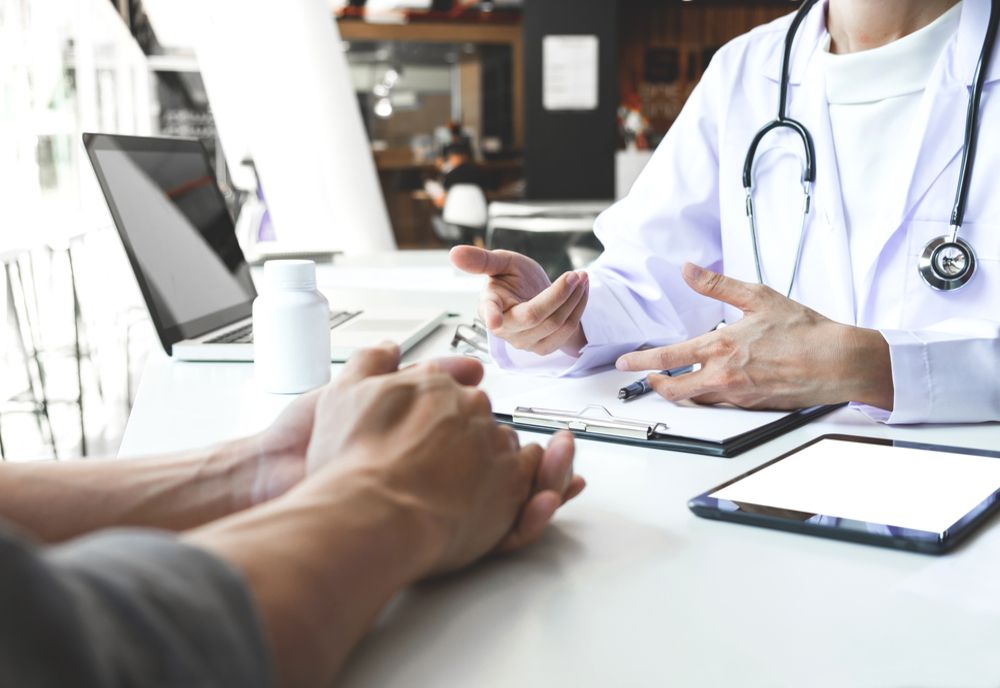 Românii fără asigurare medicală se pot înscrie pe listele medicilor de familie