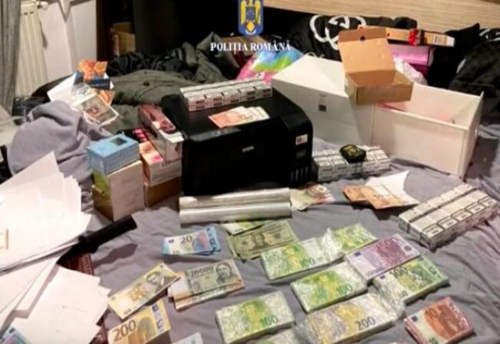 Prahova. Trei persoane arestate și un minor sub control judiciar, după seria de percheziții la falsificatorii de bancnote