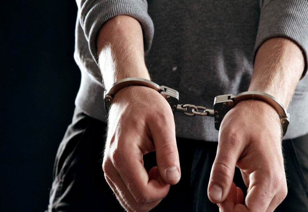Femeie din Ploieşti, tâlhărită în scara blocului