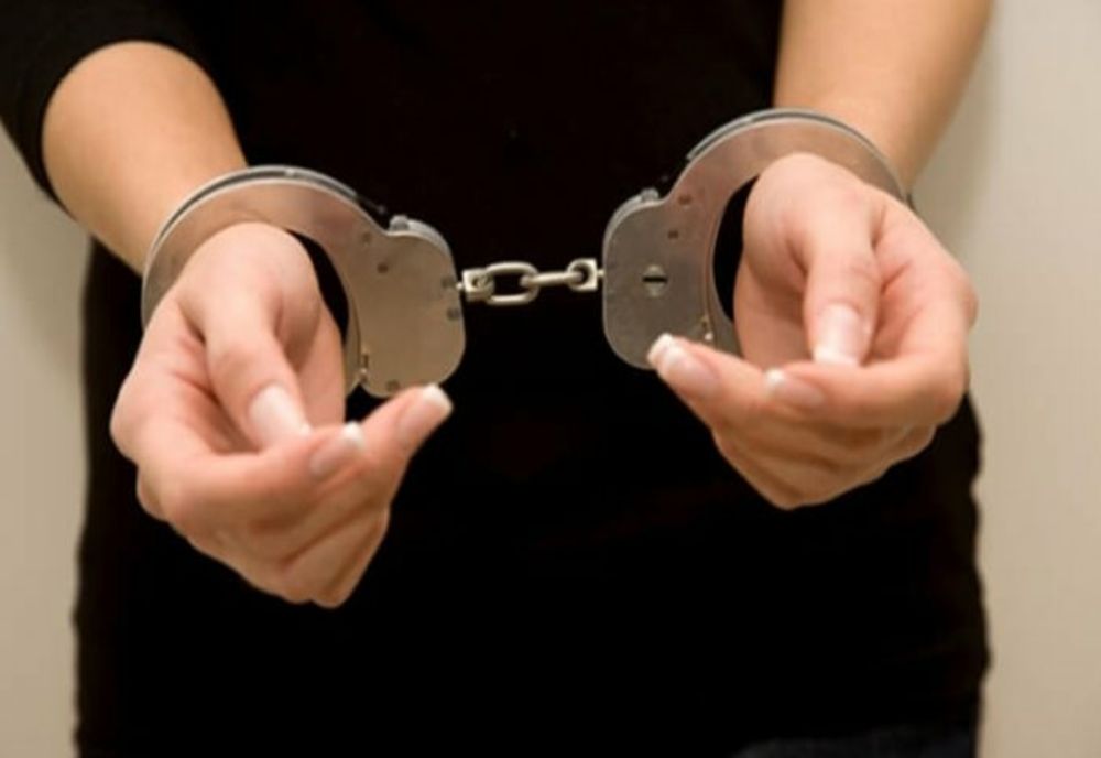 Ilfoveancă reţinută de poliţişti după ce a reuşit să fure, de la distanță, bijuterii de aproape 90.000 de lei din judeţul Prahova