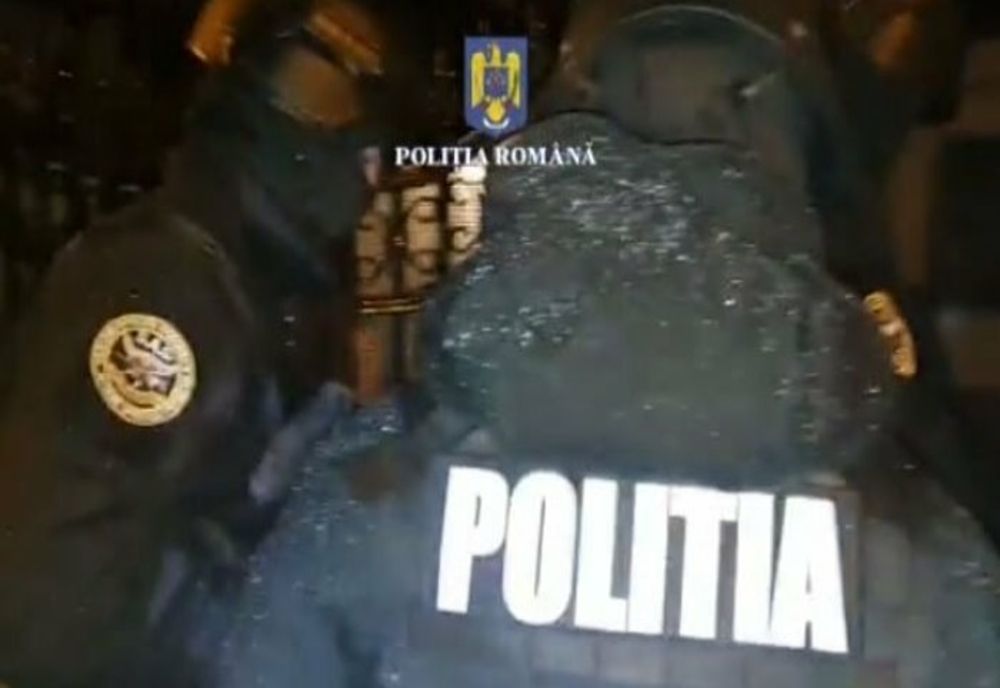 Prahova. Doi minori și un tânăr de 18 ani, reținuți la Ploiești în cazul spargerilor date de Crăciun