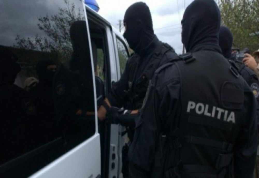 Prahova. Şase percheziţii la suspecţi de furt dintr-o societate comercială