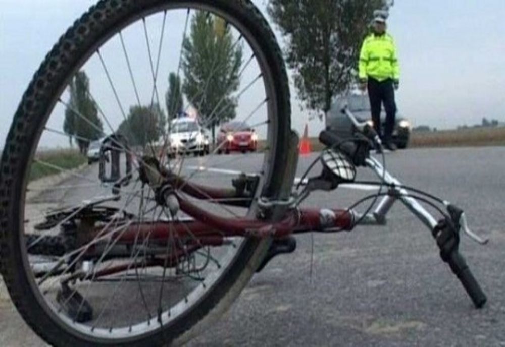 Prahova. Un biciclist a ajuns la spital după ce a fost lovit de un autoturism