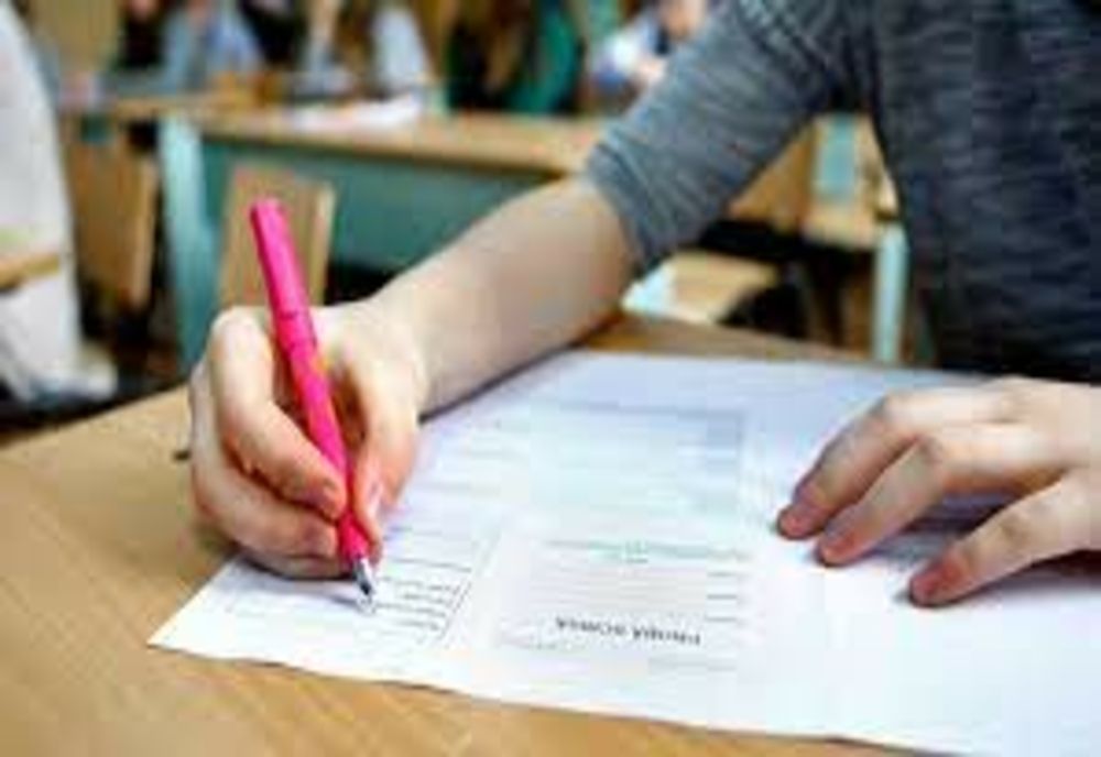 Elevii din clasa a VIII-a încep simularea Evaluării naţionale