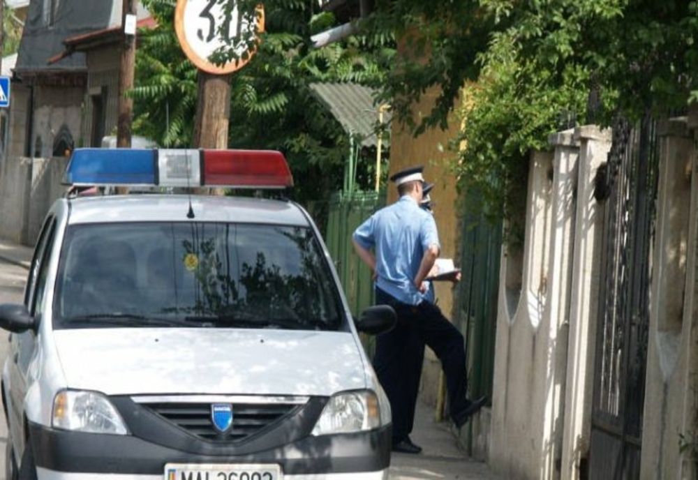 Doi tineri reţinuţi după ce au spart o casă de vacanţă din Breaza