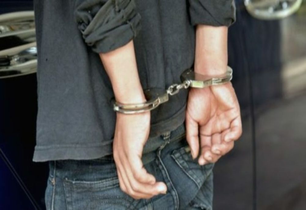 Bărbat suspect de tâlhărie, arestat la Ploiești. A lăsat o tânără din capitală fără bagaj