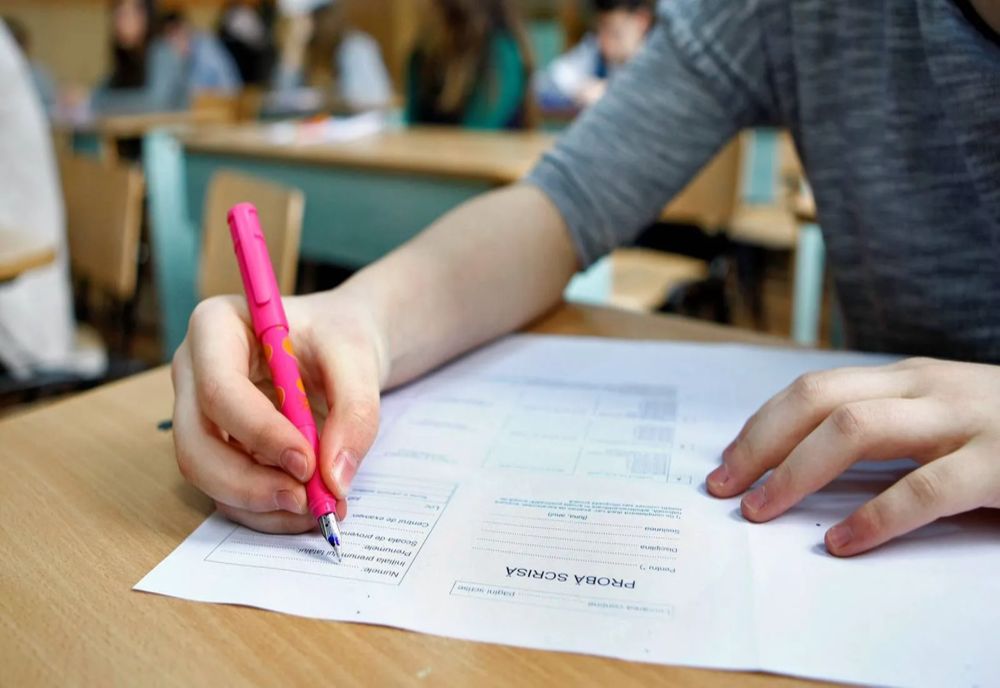 Sesiunea specială a Bacalaureatului continuă cu evaluarea competenţelor lingvistice de comunicare orală la limba română