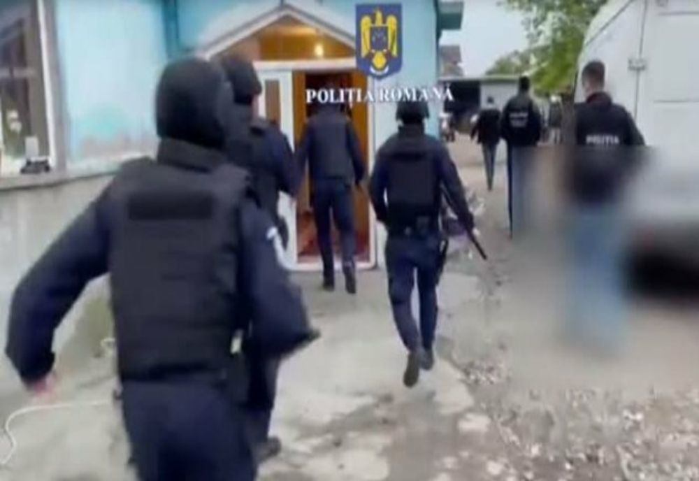 Șase bărbați reținuți în cazul furturilor de 350.000 de lei de pe șantiere din Prahova și Ilfov