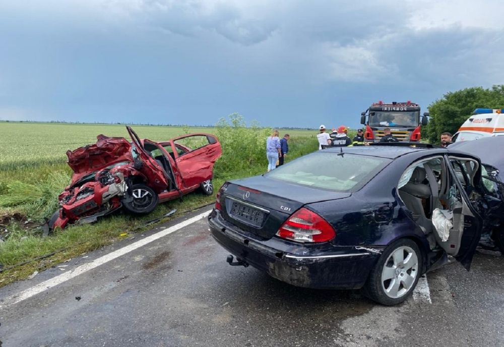 Accident rutier pe DN1B de la Loloiasca. Cinci persoane, printre care și un copil, transportate la spital