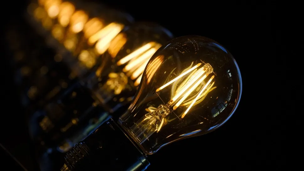 Energia electrică s-a scumpit cu aproape 57%, la nivelul lunii februarie