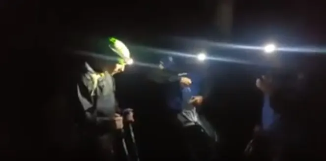 Bărbat rătăcit prin munți, salvat de jandarmii montani prahoveni VIDEO