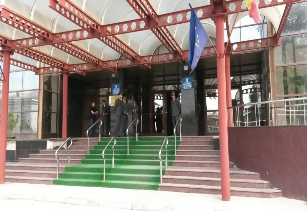 Mandate de arestare pentru opt membri ai clanului Bărbosu