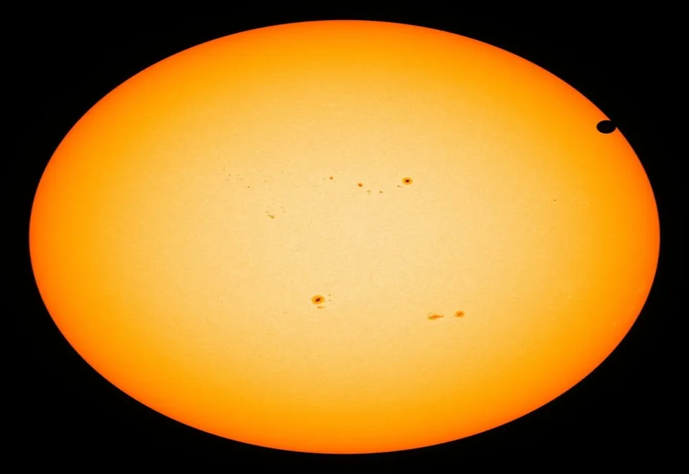 Spectacol pe cer, vizibil cu ajutorul telescoapelor! Mercur trece prin dreptul Soarelui
