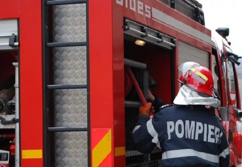 Incendiu la Ceptura. A ars acoperişul unei locuinţe