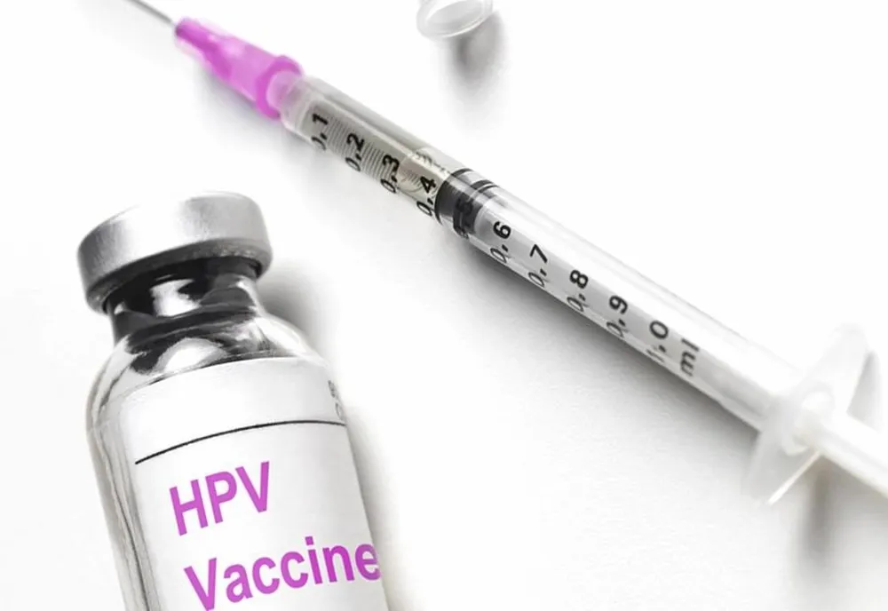 Începe vaccinarea gratuită HPV. Prioritate au tinerele înscrise în perioada 2017-2018