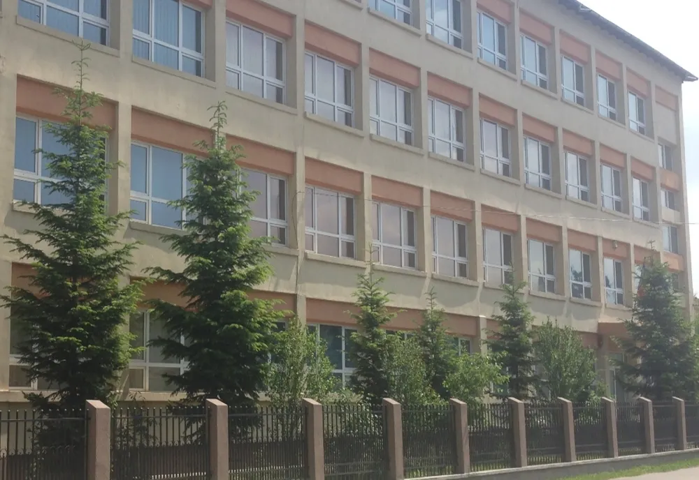 O elevă din Prahova s-a dus la şcoală, beată și pusă pe scandal! 