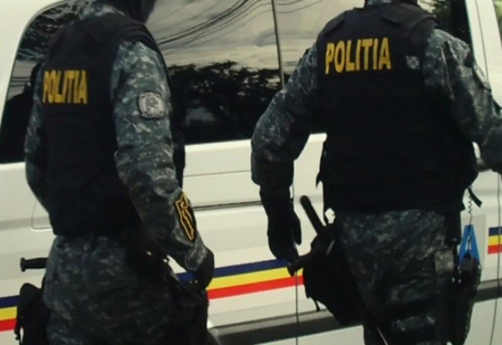 Percheziții la scandalagii din două comune din Prahova