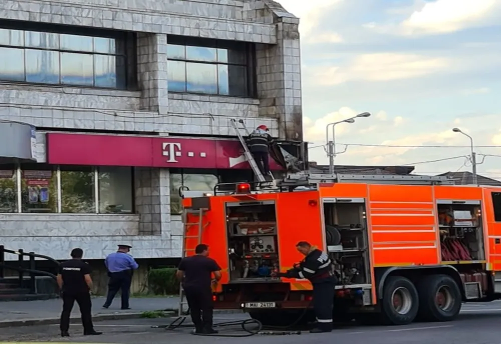 FOTO/VIDEO EXCLUSIV Incendiu în centrul Ploieștiului