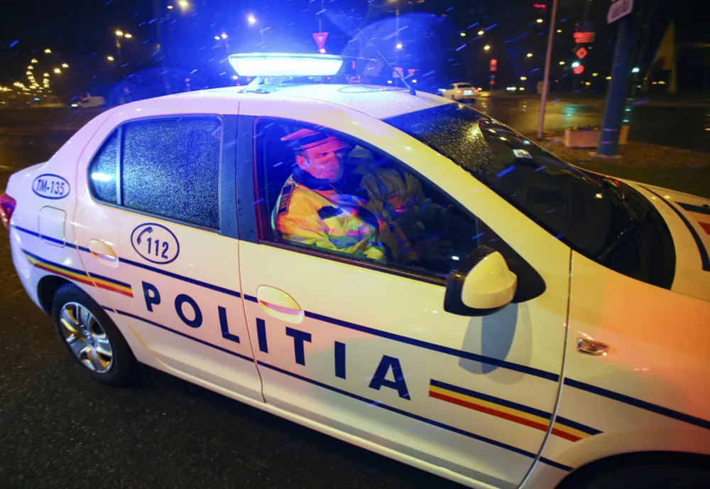 Prahova: Un tânăr de 18 ani a lovit cu maşina trei pietoni, printre care și minori
