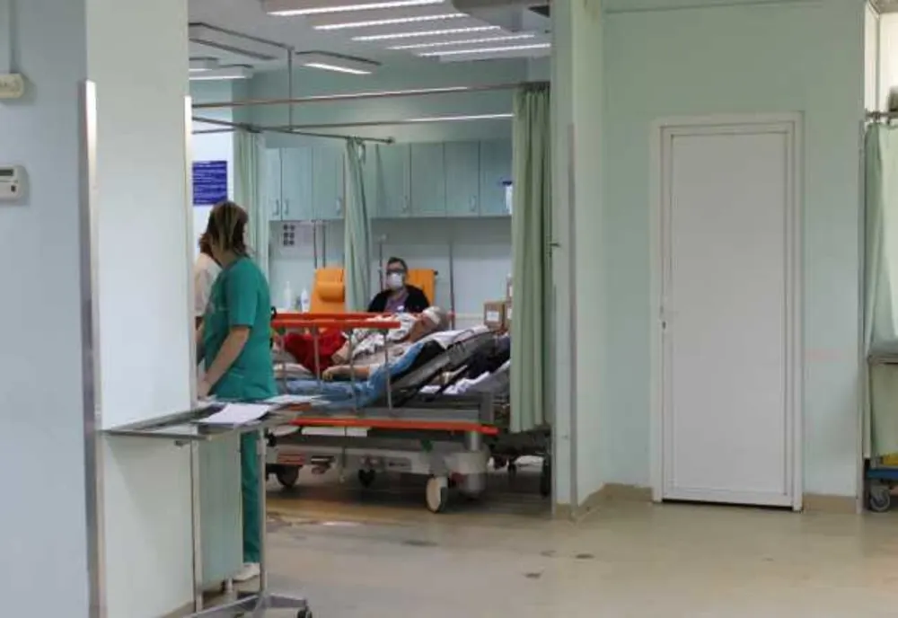 Aproape 200 de prahoveni testaţi COVID-19 pozitiv în acest week-end