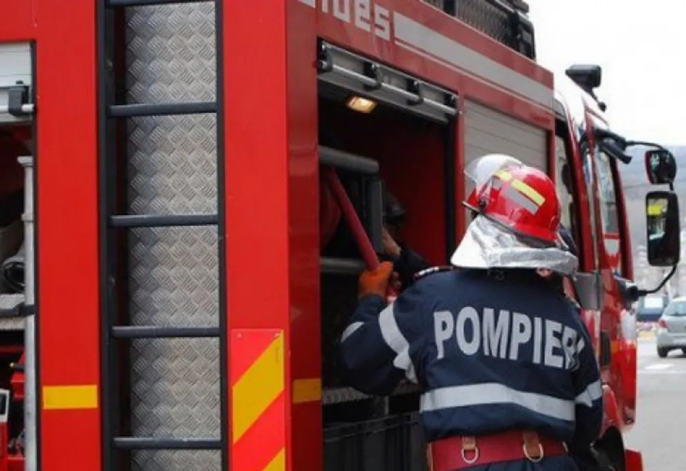 Incendiu la o secție de vot din Prahova, 13 persoane evacuate