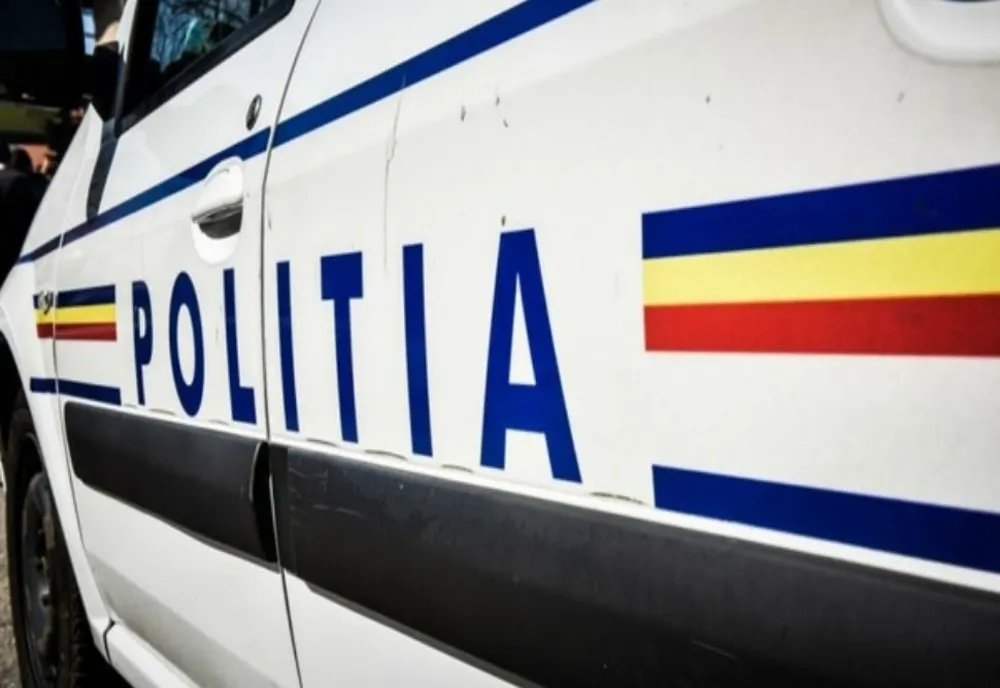 Accident pe DN1A, la Teișani. Două autoturisme au intrat în coliziune