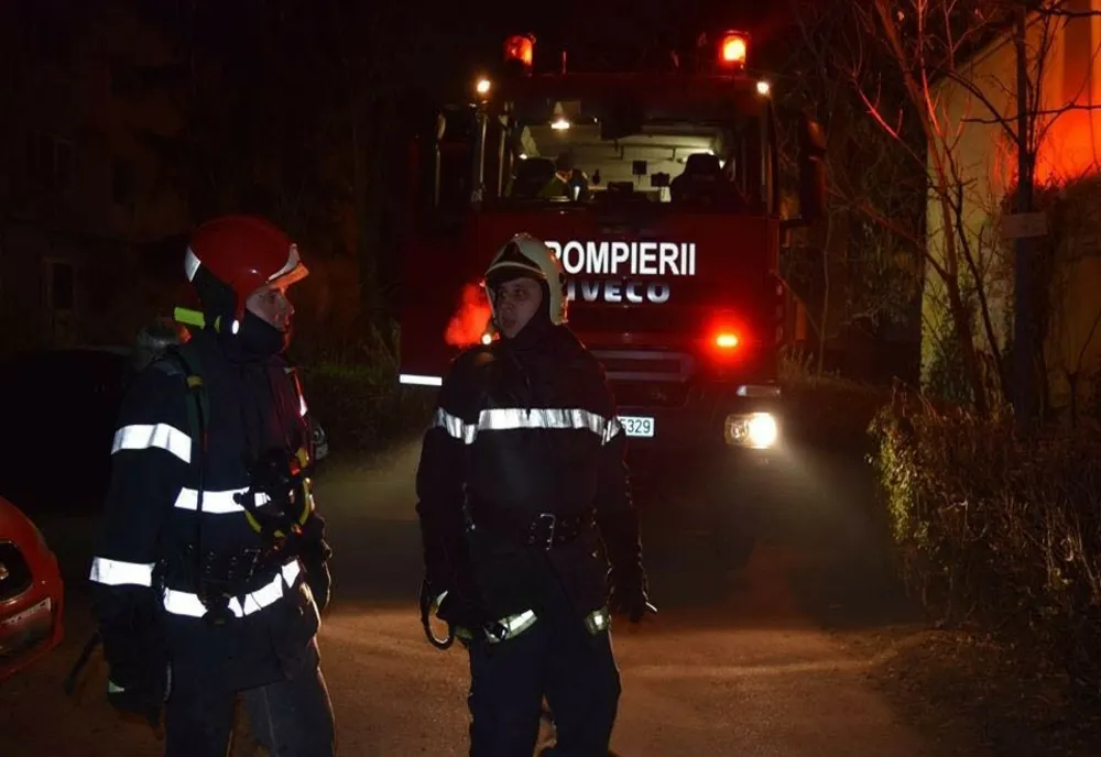 Incendiu violent, în weekend, la o anexă gospodărească din Comarnic