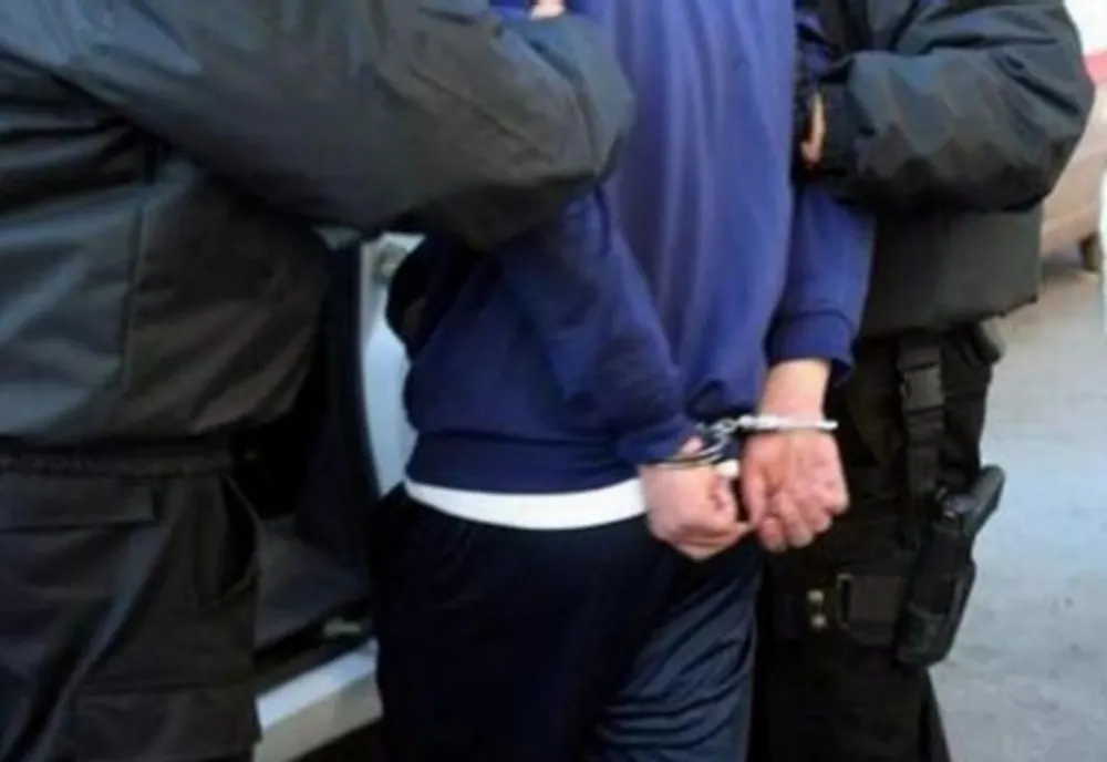 Bărbat din Prahova, reținut pentru act sexual cu un minor și incest